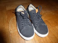 Fina sneakers i mocka från KAVAT stl 38 ca 245 mm