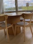 köksbord med stolar