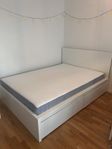 IKEA Malm säng 140x200 med ribbotten, lådor & madrass
