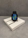 Apple Watch Series 4 44 mm + Laddare & Armband – Fint skic
