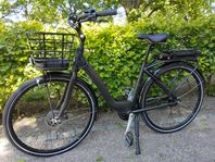 Crescent Elina Svart 2024