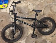 BMX KINK CARVE 16 2022 svart ,TT 16,5