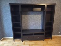 Hemnes bokhylla och TV-bänk från IKEA