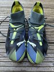 Puma fotbollsskor i stl 34, nya