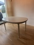 Gustavianskt matbord med 6 stolar
