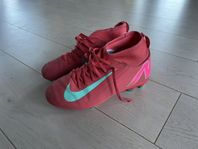 Fotbollsskor Nike 37,5