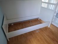 Hemnes säng 90x200 - sängstomme med trägavlar