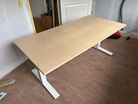 Skrivbord Kinnarp höj/sänkbart