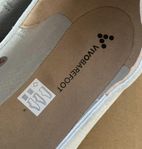 Ett par ljusblå grä ballerina skor från Vivobarefoot. 41