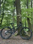 YT Izzo 29 CORE 2 CF – Black Magic – Large - 3 mån gamm