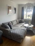 Divansoffa och sittpuff