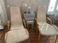 2 st Lamino fåtöljer + fotpallar – Bok & fårskinn