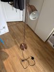 Guldrosa lampa Halo design