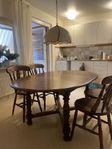 Stilrent matbord i massiv ek – NK, 70-tal
