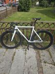 Snygg och stilren fixie cykel