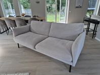 Soffa och två fåtöljer