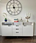 Vit glansig sideboard