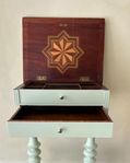 Sybord / Smyckesbord med intarsia