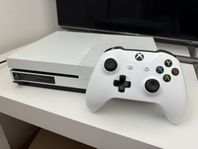 Xbox One S med handkontroll 