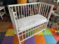 Bedsidecrib bebissäng vit + tre lakan