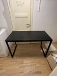 Skrivbord i bra skick, perfekt för hemmakontoret!