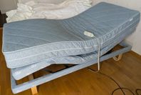 Kungsängen ställbar säng med bäddmadrass