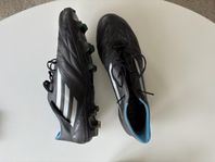 fotbollsskor 44