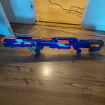 Nerf gun sniper som kan bli 2 vapen. 50% pistol, 50% sniper
