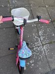 rosa blommig småbarns cykel 