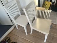 Matbord (gratis) och stolar