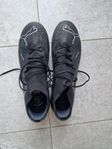 Puma fotbollskor, nyskick, stl 43