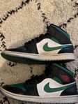 Jordan 1 Mids “Green Toe”