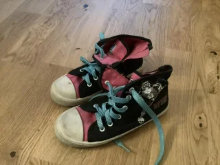 Monster high basketskor 30