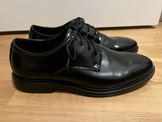 Finskor storlek 45