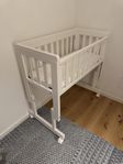 Troll bedside crib