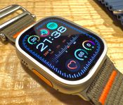 Apple Watch Ultra 2 med tillbehör