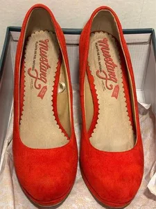 Röda pumps storlek 37 mocka