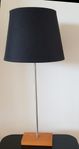 Svart bordslampa