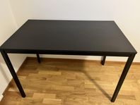 Matbord och stolar