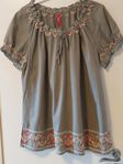 Blus i storlek 44/46