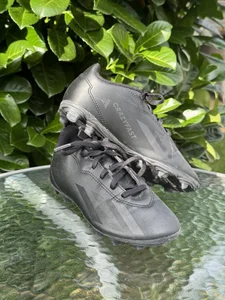 Adidas fotbollsskor. Storlek 33
