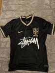 STÜSSY BRASIL ( SVART )