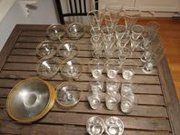 set med koppar och olika glas
