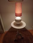 Designerlampa inkl mindre bord
