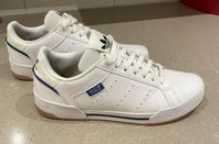 Vita Adidas sneakers, Court Tourino