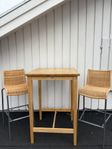 Barbord med två stolar