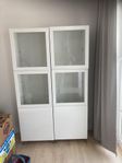 2 st vitrinskåp Bestå Ikea 