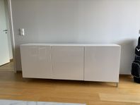 Soffa, soffbord och tv-bänk