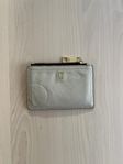 Elegant beige plånbok i läder - Marc Jacobs