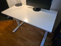 Manuellt höj och sänkbart skrivbord / Height-adjustable de